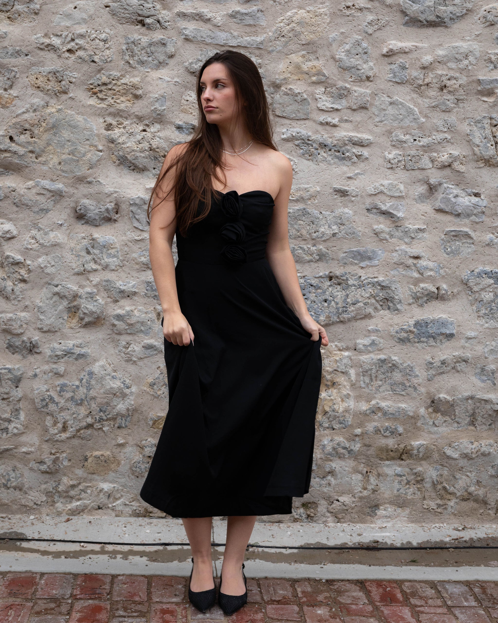 A solid woven midi dress -Black