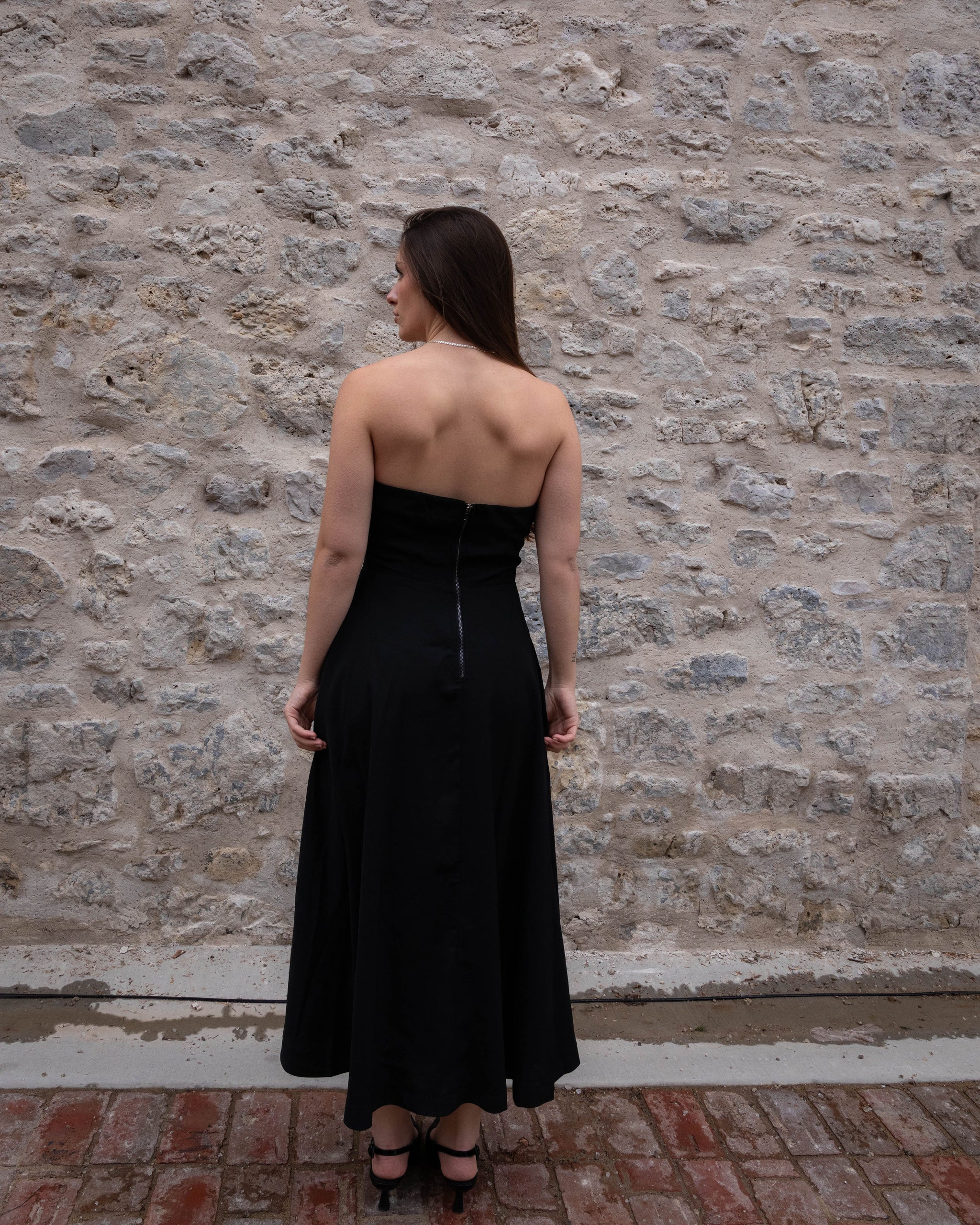 A solid woven midi dress -Black